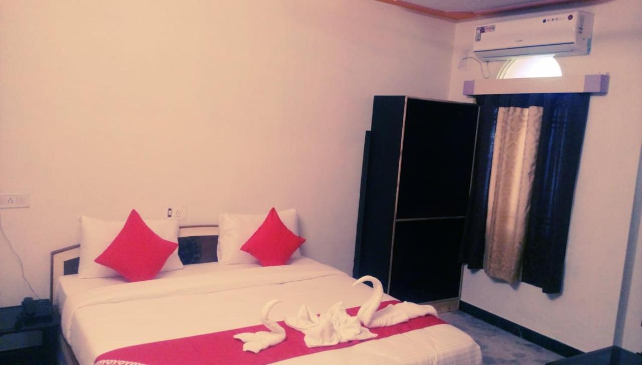 Hotel Rajkamal International 우다이푸르 외부 사진